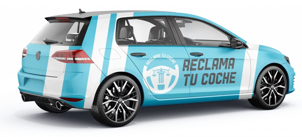 Coche con branding de Reclama Tu Coche para reclamar préstamos de coche con abusos